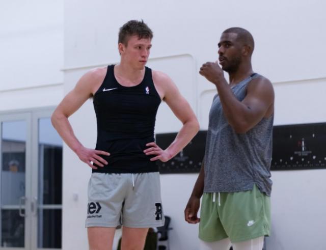 九游体育-湖人连收利好！八村垒伍德康复 韦少保罗指点新星