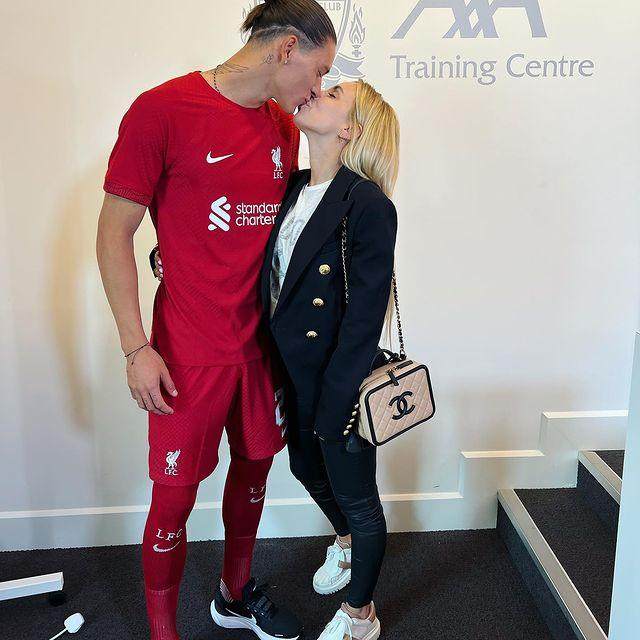 九游游戏-达尔文女友31岁 为他生子 跟巴萨后卫结婚生过女